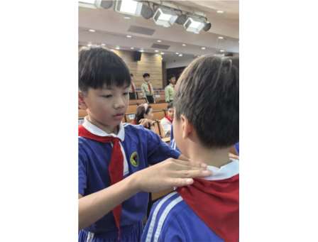 深圳市怡景小学举行建队日主题升旗仪式