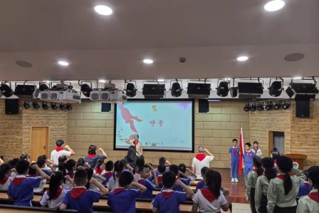 深圳市怡景小学举行建队日主题升旗仪式