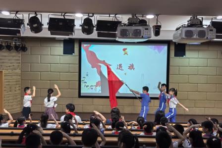 深圳市怡景小学举行建队日主题升旗仪式
