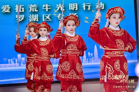 粤韵润银龄！向西小学粤剧社携《白龙关》致敬深圳拓荒牛