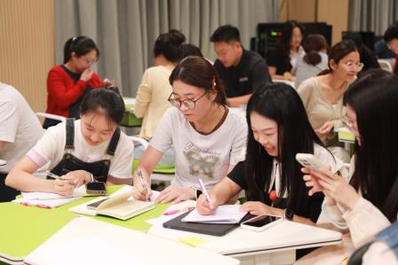 聚焦小组合作学习，共探专业成长路径——翠园东晓创新学校青年教师成长研习营2025-2026学年首期活动顺利举行
