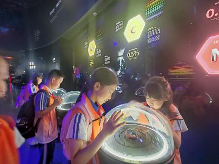 探索科技奥秘，点亮科学梦想  ——深圳市翠竹外国语实验学校持续开展“每周半天计划”科技主题系列校外实践课