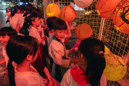 花灯映诗心，雅韵颂华章 ——华美外国语学校第四届国语文化节诗意启幕
