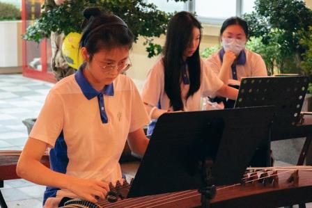 花灯映诗心，雅韵颂华章 ——华美外国语学校第四届国语文化节诗意启幕
