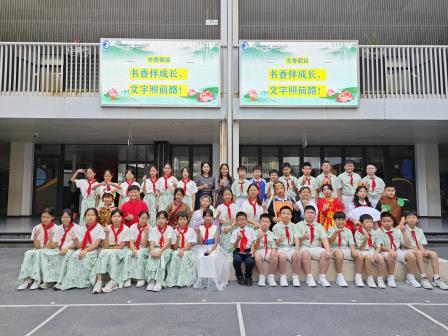 书香满校园，阅读伴成长 ——翠北实验小学第8周升旗仪式