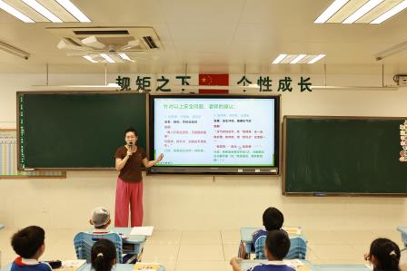 安全护航成长路，文明交往伴我行 ——翠北实验小学第8周主题班会