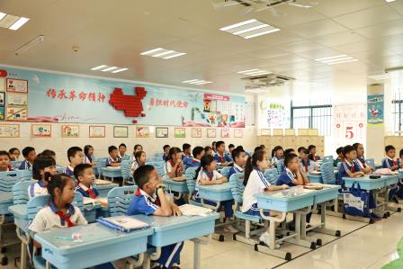 安全护航成长路，文明交往伴我行 ——翠北实验小学第8周主题班会