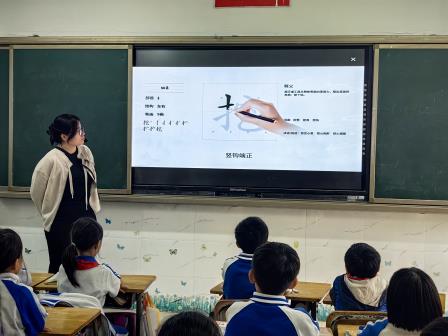 智慧赋能书法教学——景园实验小学落地妙笔书写系统，激活数字化教学新活力