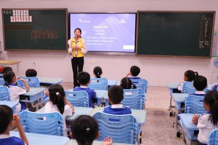 绘本润童心，书香溢校园 ——深圳市向西小学举办“家长绘本进课堂”活动 