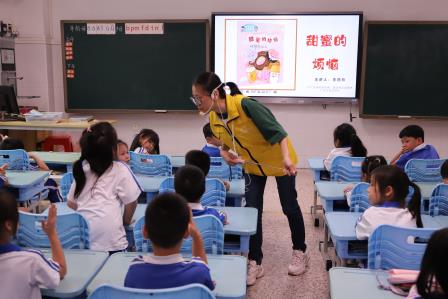 绘本润童心，书香溢校园 ——深圳市向西小学举办“家长绘本进课堂”活动 