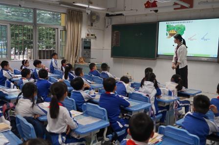 新质践履育生态，AI 赋能启新程 ——罗湖小学“百人听千课” 绘就新质教育实景图