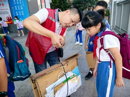 “纸”等你来，益动罗湖 ——翠北实验小学家校社携手开启慈善环保新篇章