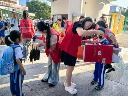 “纸”等你来，益动罗湖 ——翠北实验小学家校社携手开启慈善环保新篇章