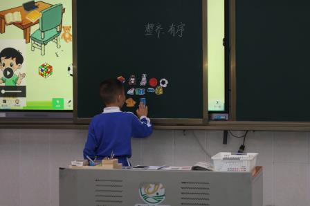 专家引领教育革新  AI赋能新质课堂——罗湖区“百人听千课”行动走进草埔小学