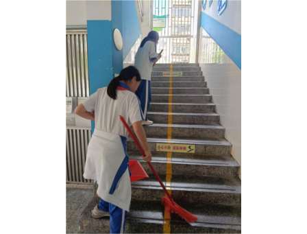 新秀小学周五爱国卫生运动简讯：师生齐动手 共筑健康校园
