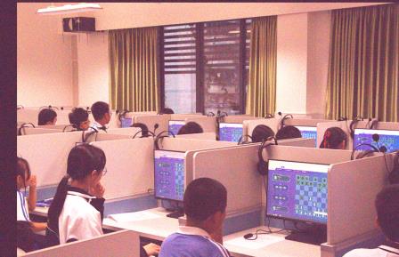 松承量子棋赛佳儿争锋 泉迎鹏城少年智启未来--深圳市松泉实验学校举办第四届“量旋杯”量子计算挑战赛量子国际象棋深圳赛区总决赛