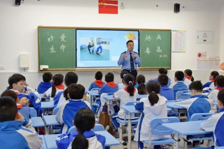 识破毒品“隐身术”打好青春“预防针”——东晓小学联合“簕杜鹃”禁毒宣讲团开展防毒教育
