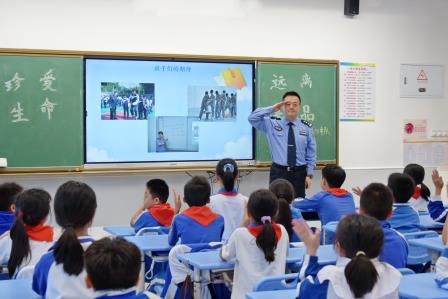 识破毒品“隐身术”打好青春“预防针”——东晓小学联合“簕杜鹃”禁毒宣讲团开展防毒教育