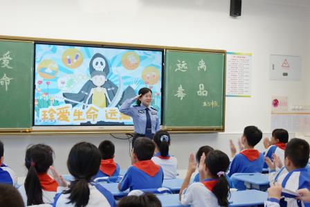 识破毒品“隐身术”打好青春“预防针”——东晓小学联合“簕杜鹃”禁毒宣讲团开展防毒教育