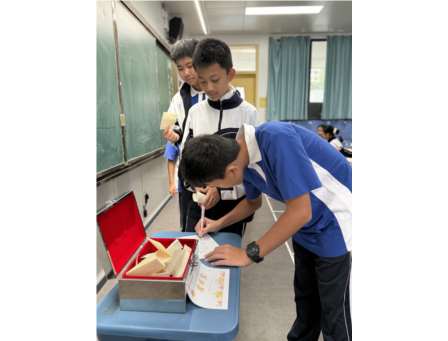 霜凝文明，语润心田 ——罗外初中初一年级霜降日举行“言语霜冻”仪式