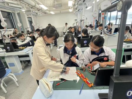 视导赋能新质课堂  拓维实践获高度肯定——2025 年 “百人听千课” 行动走进红桂中学