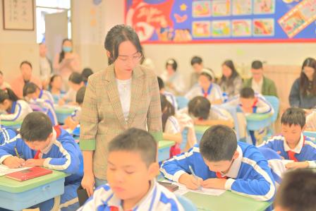 智融AI启新程，研思共进促提升 ——罗湖区教科院“百人听千课”活动走进翠北实验小学