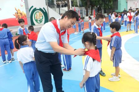 红领巾绘梦 新时代童行  ——草埔小学146名新队员光荣加入少先队