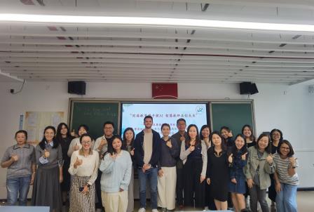 深港教育携手探AI 智慧教研共创未来—— 罗湖区 2025 年粤港澳姊妹学校交流研讨活动