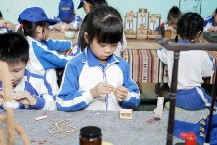  深圳市怡景小学举行1-3年级社会实践活动