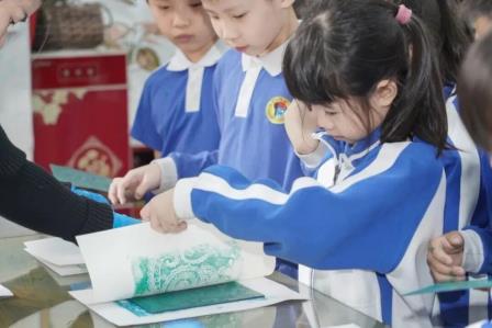  深圳市怡景小学举行1-3年级社会实践活动