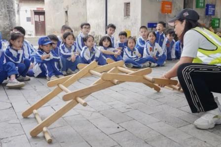  深圳市怡景小学举行1-3年级社会实践活动