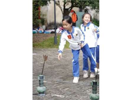  深圳市怡景小学举行1-3年级社会实践活动