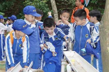  深圳市怡景小学举行1-3年级社会实践活动