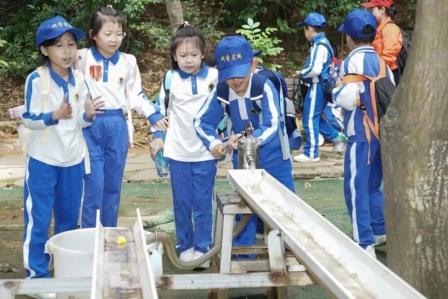  深圳市怡景小学举行1-3年级社会实践活动