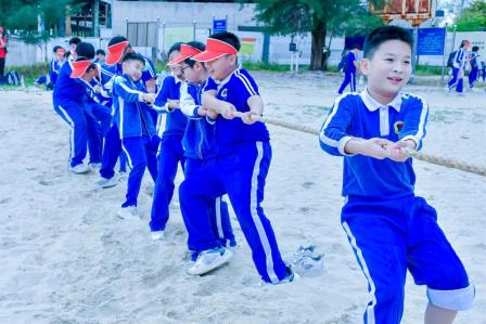 深圳市怡景小学举行4-6年级社会实践活动