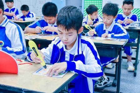 深圳市怡景小学举行4-6年级社会实践活动