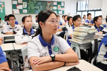 筑牢法治防线，守护青春同行 ——翠园文锦中学开展校园防欺凌安全教育知识宣讲