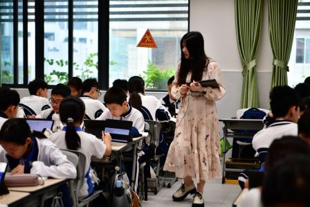 百人听千课杏坛点墨绘新质 三阶跃九重松泉含章启未来--罗湖区教科院“百人听千课”走进深圳市松泉实验学校
