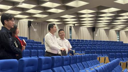 罗湖区教育局副局长高星莅临罗湖外语小学指导工作