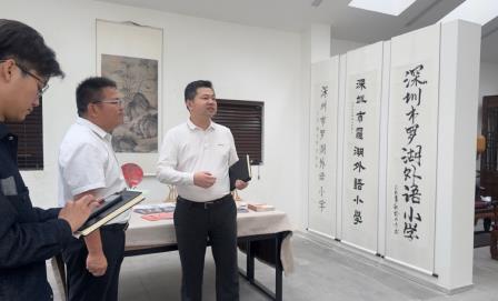 罗湖区教育局副局长高星莅临罗湖外语小学指导工作