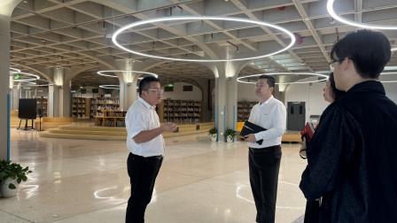 罗湖区教育局副局长高星莅临罗湖外语小学指导工作