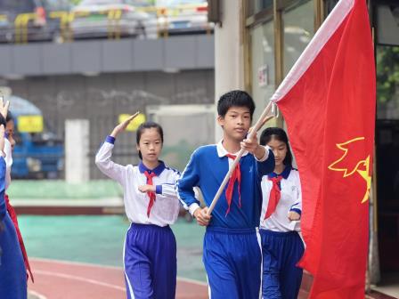 霜叶红时映初心，致远少年启新程