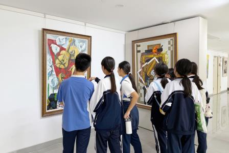 叩响未来之门 ：深北莫附属布心中学学子大学研学行