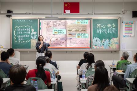 竹梦扬帆乘风起 同心携手育英才——深圳市翠竹外国语实验学校召开2025年秋季家长会