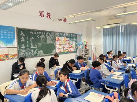 AI赋能添活力，教研引领向新质 ——罗湖区教科院“百人听千课”活动走进梧桐小学