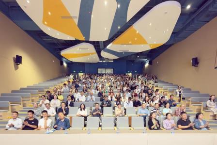竹梦扬帆乘风起 同心携手育英才——深圳市翠竹外国语实验学校召开2025年秋季家长会