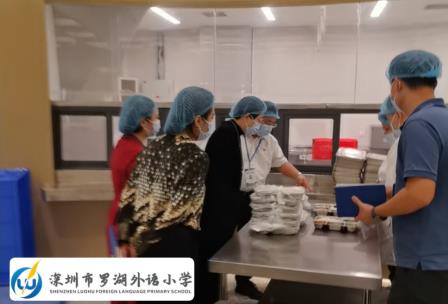 罗湖区教育局纪工委书记马莉到罗湖外语小学调研校园餐安全工作