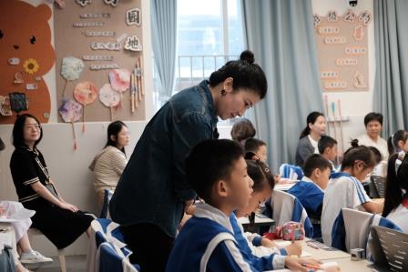 研课促成长，匠心育桃李——罗湖区教科院“百人听千课”活动走进桃园小学