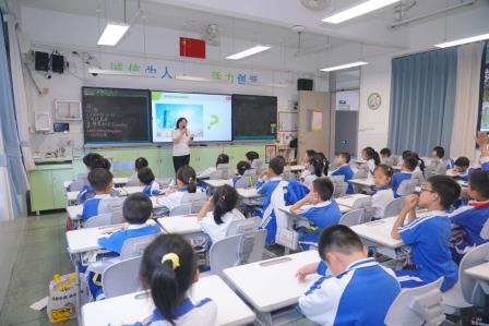 “盒”你一起，换享美好！——深圳市仙桐实验小学开展校园奶盒回收换享活动