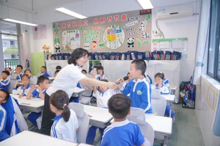 “盒”你一起，换享美好！——深圳市仙桐实验小学开展校园奶盒回收换享活动